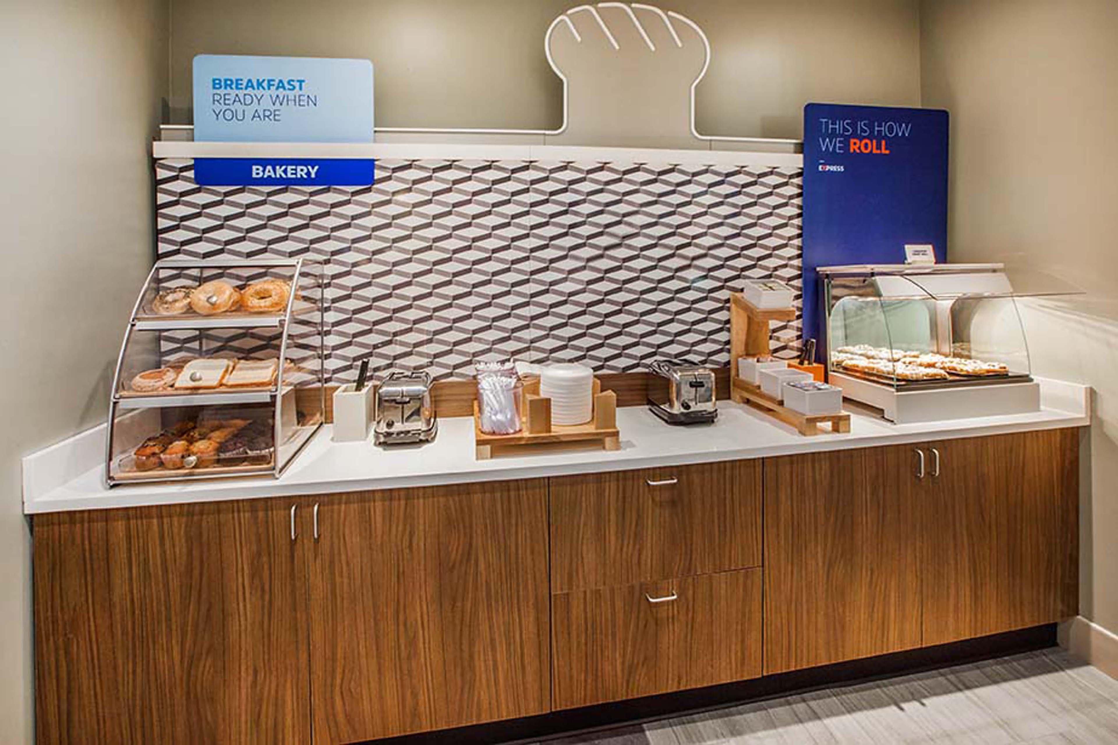 Holiday Inn Express Lawrence By Ihg Exterior foto